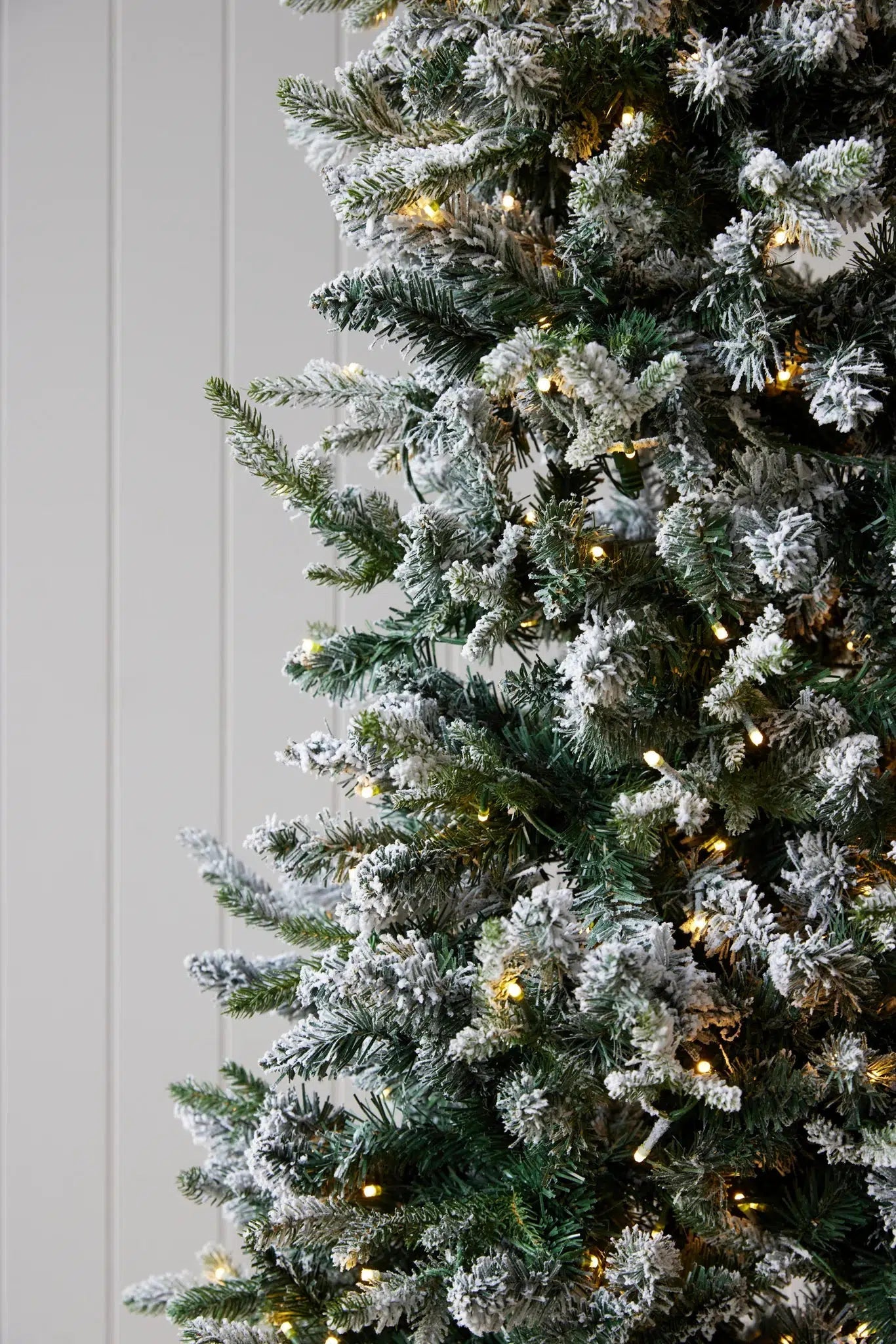European Snow Tree 8FT - 440LED-Lima & Co-Lima & Co