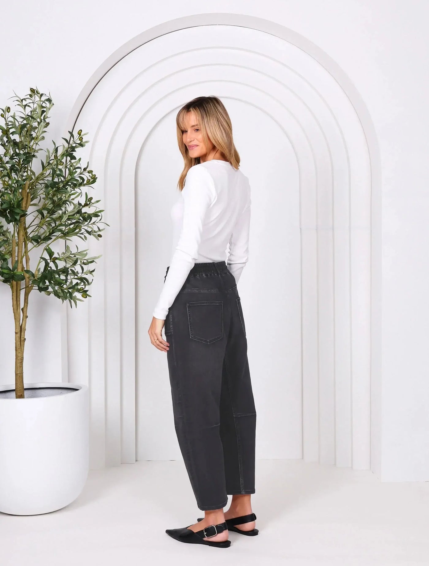 Leo Barrel Jeans - Black-Lima & Co-Lima & Co