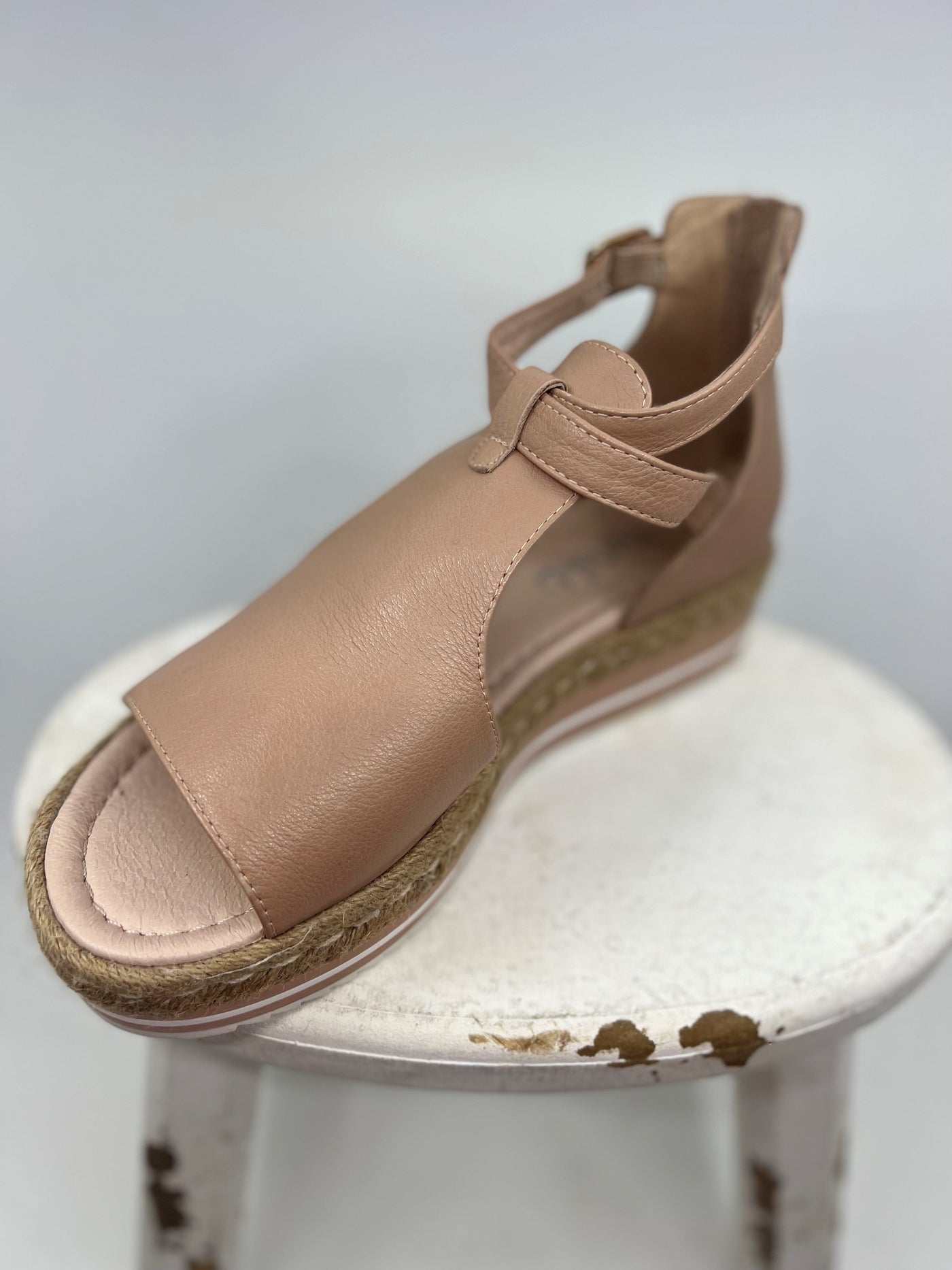 Lexi Wedge - Latte-Hinako-Lima & Co