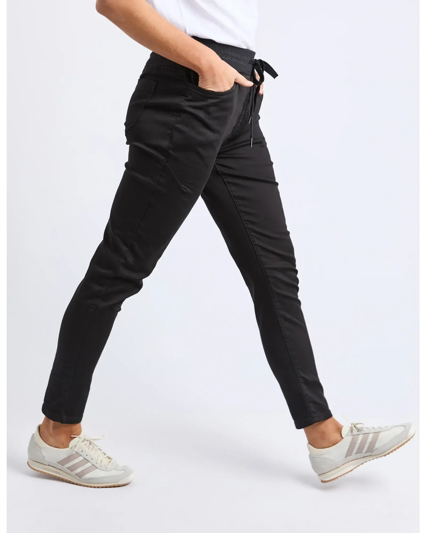 Sylvia Jogger - Black-Foxwood-Lima & Co