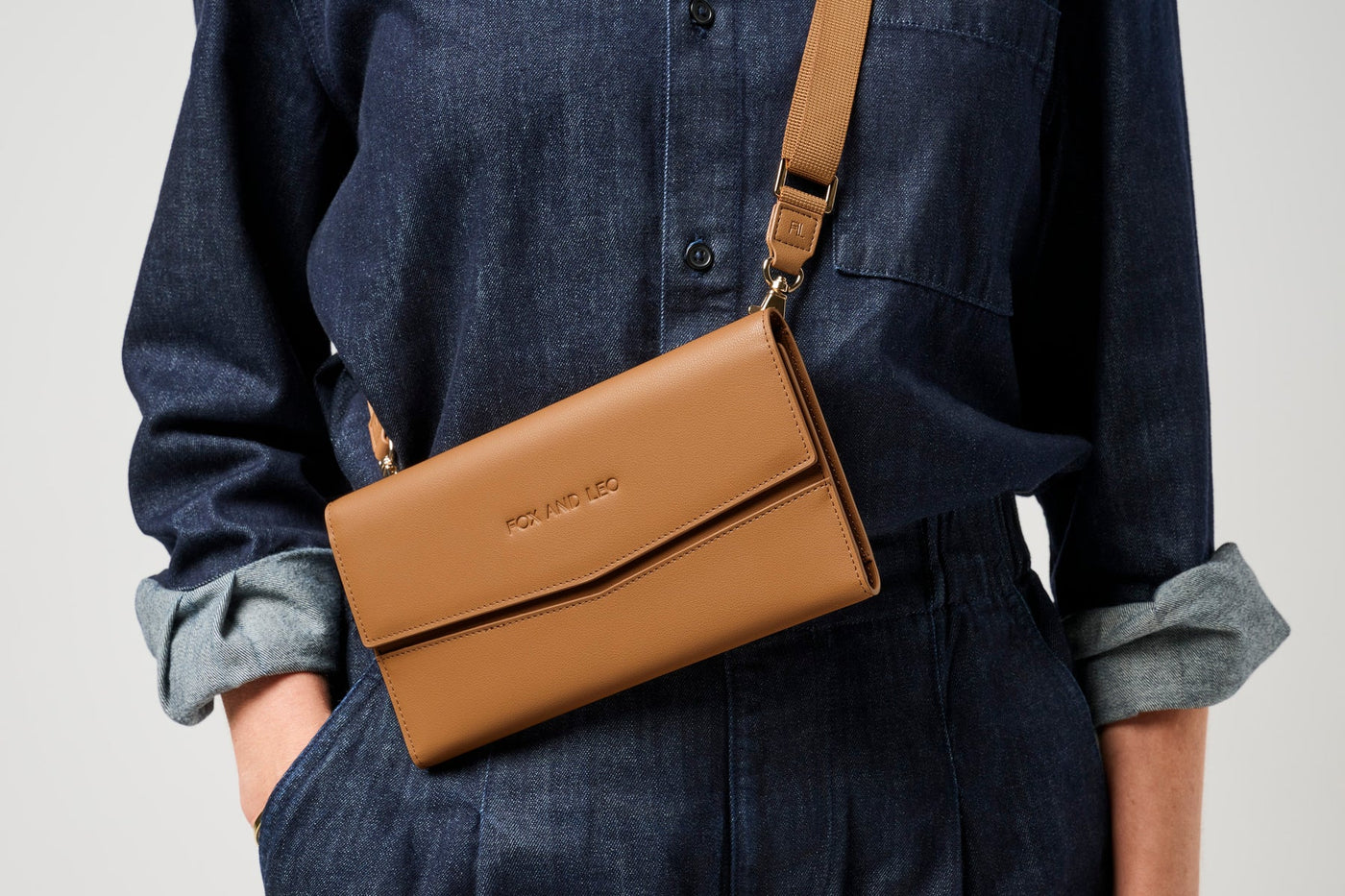 The Traveller - Tan-Fox and Leo-Lima & Co
